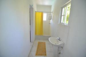 Imagem da galeria de Holiday Home - Guest House em Port Antonio