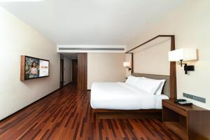 Voodi või voodid majutusasutuse SSAW Boutique Hotel Foshan Qiandeng Lake toas