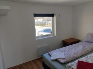 Llit o llits en una habitació de FeelHome small 1 bedroom apartment Polar vegen