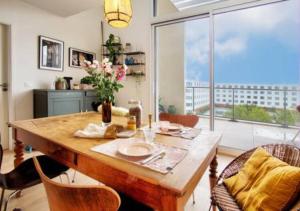 Posezení v ubytování Suite parentale avec sdb dans appartement avec rooftop