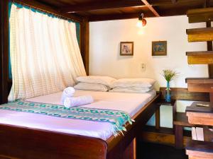 a bed in a room with a window at Hostel Sereia do Mar in Paraty +49 photos