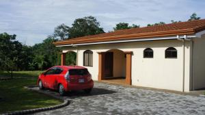 Budova, kde se apartmán nachází + 7 fotografií
