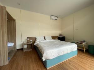 a bedroom with a large bed in a room at Serene in Ấp Thiện Phước