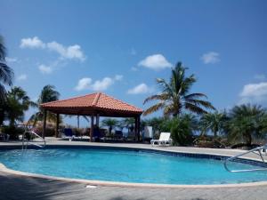 Photo de la galerie de l'établissement Oceanfront Townhome in Marazul Dive Resort, à Sabana Westpunt