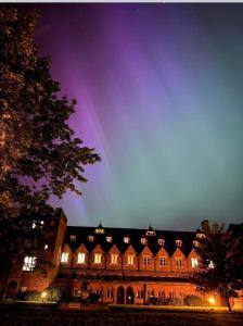 een gebouw 's nachts met een regenboog in de lucht bij Victorian convent in Windsor