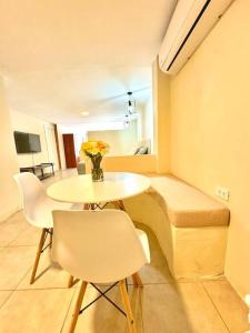 Fotografie z fotogalerie ubytování Suite en exclusiva urbanización con piscina privada v destinaci Manta