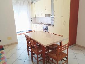 Kuchyň nebo kuchyňský kout v ubytování Fides Apartment