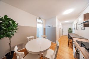 Kuchyň nebo kuchyňský kout v ubytování Central Apartment Lofts