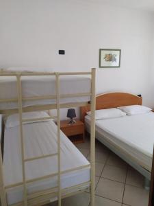 Postel nebo postele na pokoji v ubytování Fides Apartment