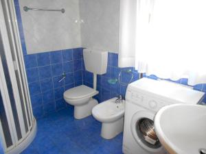 Koupelna v ubytování Fides Apartment + 27 fotografií