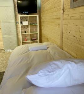Postel nebo postele na pokoji v ubytování Henno Studio Apartment