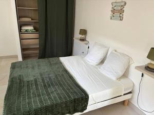 Ένα ή περισσότερα κρεβάτια σε δωμάτιο στο Villa Noo La