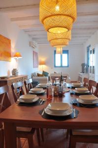 a dining room table with chairs and a chandelier at Villa Kimmi Natursteinhaus in Ierápetra