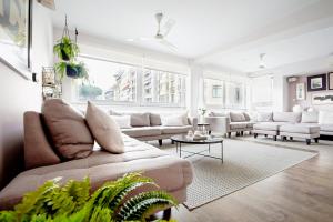 Posedenie v ubytovaní Heart of San Sebastian⎮Walk Score 99⎮3 Baths