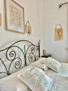 a bedroom with a bed and a picture on the wall at Hotel Imperial in Dhërmi