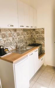 Köök või kööginurk majutusasutuses ClaudiAgapi Apartments Korfu