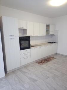 Appartamento A di Vico Martiri tesisinde mutfak veya mini mutfak