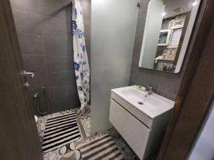 Ванна кімната в New appartement with à private pool