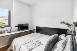 Postel nebo postele na pokoji v ubytování Home and CoLiving Pamplona