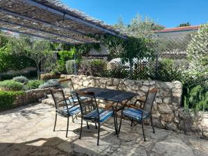 Vonkajšia záhrada v ubytovaní Charming holiday apartment near beach