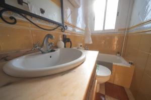 Łazienka w obiekcie Atico Jimena Granada en el centro de Nerja