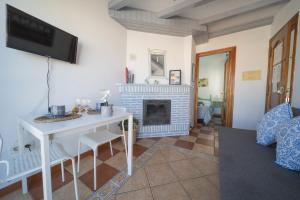 Kuchnia lub aneks kuchenny w obiekcie Atico Jimena Granada en el centro de Nerja