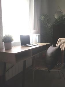 Televízia a/alebo spoločenská miestnosť v ubytovaní Soho Urban Flat - 5 min a Calle Larios, 10 min a playa, en el corazón de Málaga