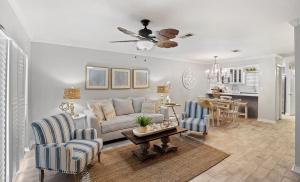 Χώρος καθιστικού στο Portside 2SG- Seabreeze Townhome by Emerald Coast Retreats
