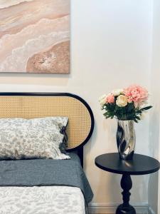 Katil atau katil-katil dalam bilik di Cozy home manila