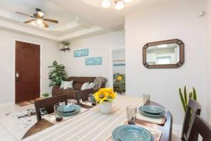 Χώρος καθιστικού στο Charming 1 Bedroom Retreat! +8 φωτογραφίες