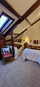 a bedroom with two beds and a window at Belvedere House in Middleton in Teesdale