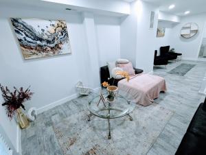 a living room with a glass table and a couch at Luxurious 3 Bedroom Apt with a beautiful balcony in Washington