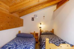 Un pat sau paturi într-o cameră la Casa Michod - Nonno Marcel +22 fotografii