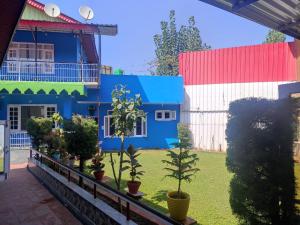a colorful house with plants in a yard at Dal Point view in Srinagar