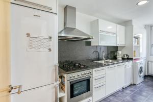 Dapur atau dapur kecil di Appart Georges