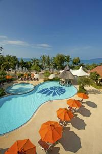 En udsigt til poolen hos Aonang Villa Resort I Beach Front eller i nærheden