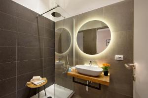 Koupelna v ubytování MARE FUORI ROOMS + 23 fotografií