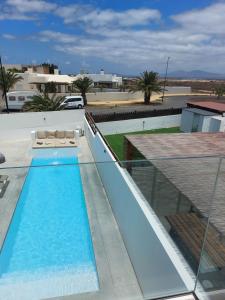 Bazén v ubytování Sun Sea villa-heated pool nebo v jeho okolí