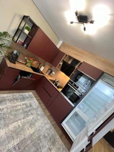 an overhead view of a kitchen with a large window at Apartament Judy in Oradea