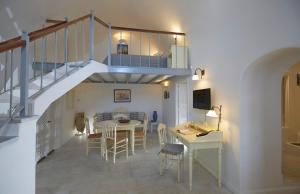 Fotografie z fotogalerie ubytování Cori Rigas Suites ve Fiře + 23 fotografií