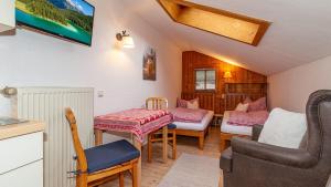 a kitchen and living room with a table and chairs at Ferienwohnungen Weiß in Mittenwald