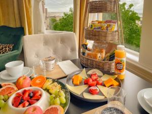 Možnosti snídaně pro hosty v ubytování Timbertop Suites - Adults Only