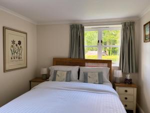 The Cottage Guest House tesisinde bir odada yatak veya yataklar