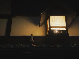 a room with a window with writing on the wall at Hostel Mundo in Kyoto
