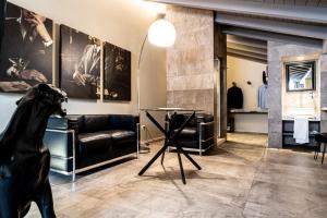 a room with a black dog statue in the middle of the room at Neko Boutique Hotel in Cagliari