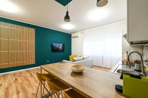 Kuchyň nebo kuchyňský kout v ubytování HOSTia