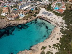 Zdjęcie z galerii obiektu Enjoy - Oasis con piscina y a metros del mar w mieście Son Xoriguer
