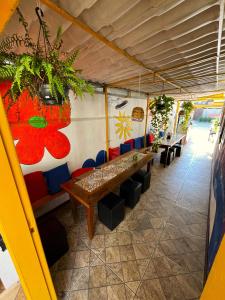 Hostel casa da ana餐厅或其他用餐的地方