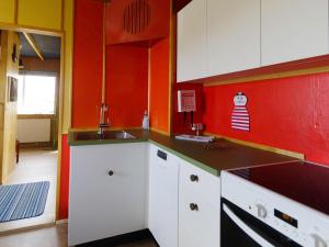 Myvo The House Geiteyjarströnd 4的厨房或小厨房