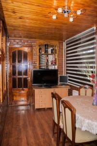 Μια τηλεόραση ή/και κέντρο ψυχαγωγίας στο Bazar Apartment